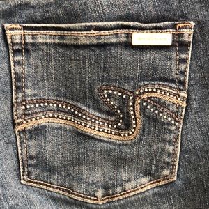 White House Black House Crop Leg